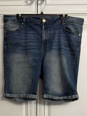 d. jeans Plus Size 18W Medium Wash Denim Distressed Bermuda Shorts Rolled Cuff